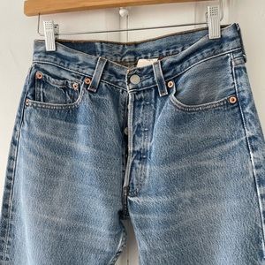 Gorgeous 2001 Vintage Levi’s 501s in size 26